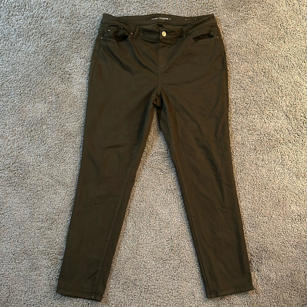 Chico’s platinum Olive green jeans 2% spandex size 2 (16)